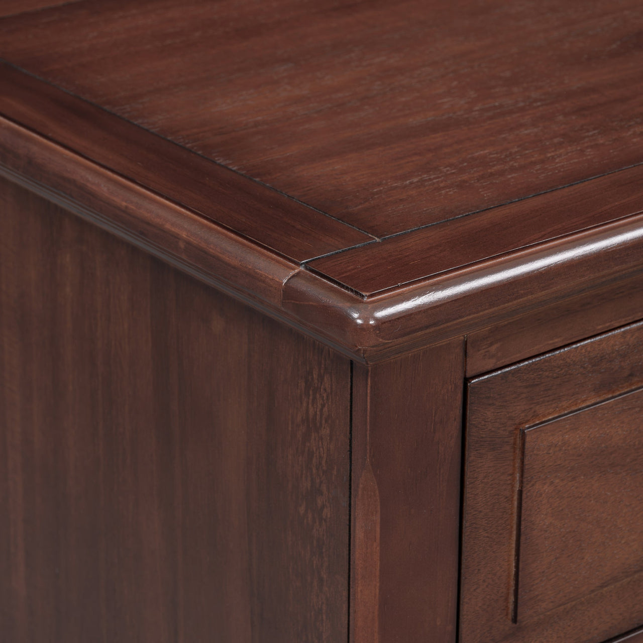 U_STYLE Embrace sophisticated organization with a contemporary bedside cabinet featuring three robust drawers, offering ample space to store personal items and simplify your daily routine.