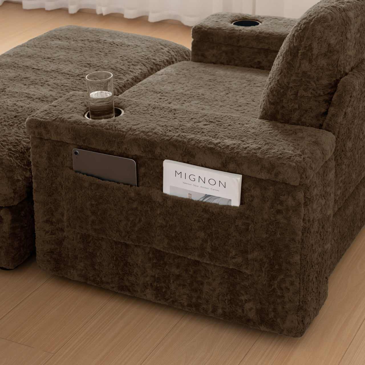 VOLVEX 42" Chair