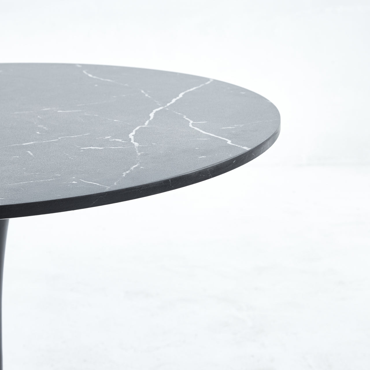 DREXIL 31" Tulip Table