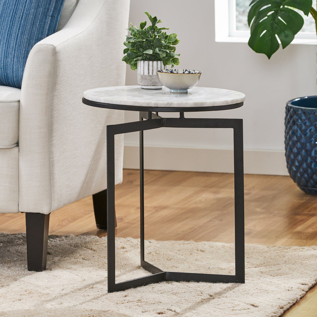 XEVORA 17" Side Table