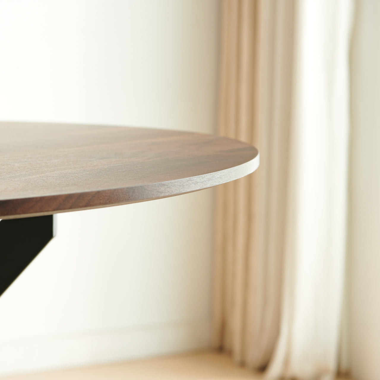 RYXTOR 42" Dining Table