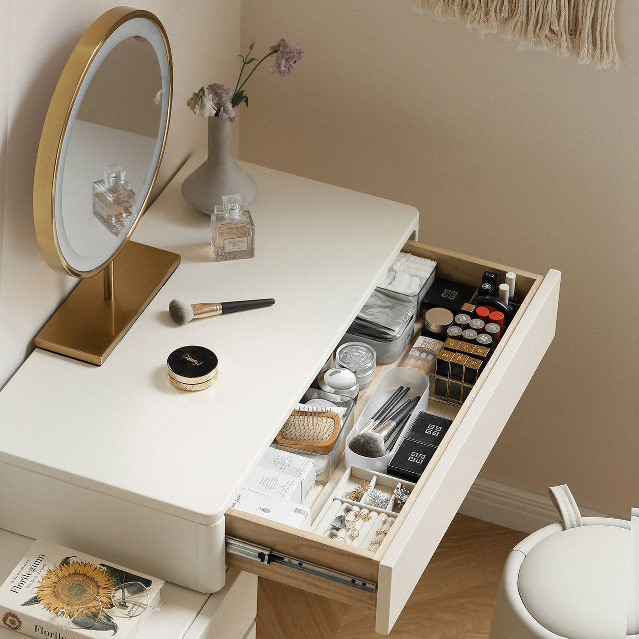 BRIVIO Vanity and Chair