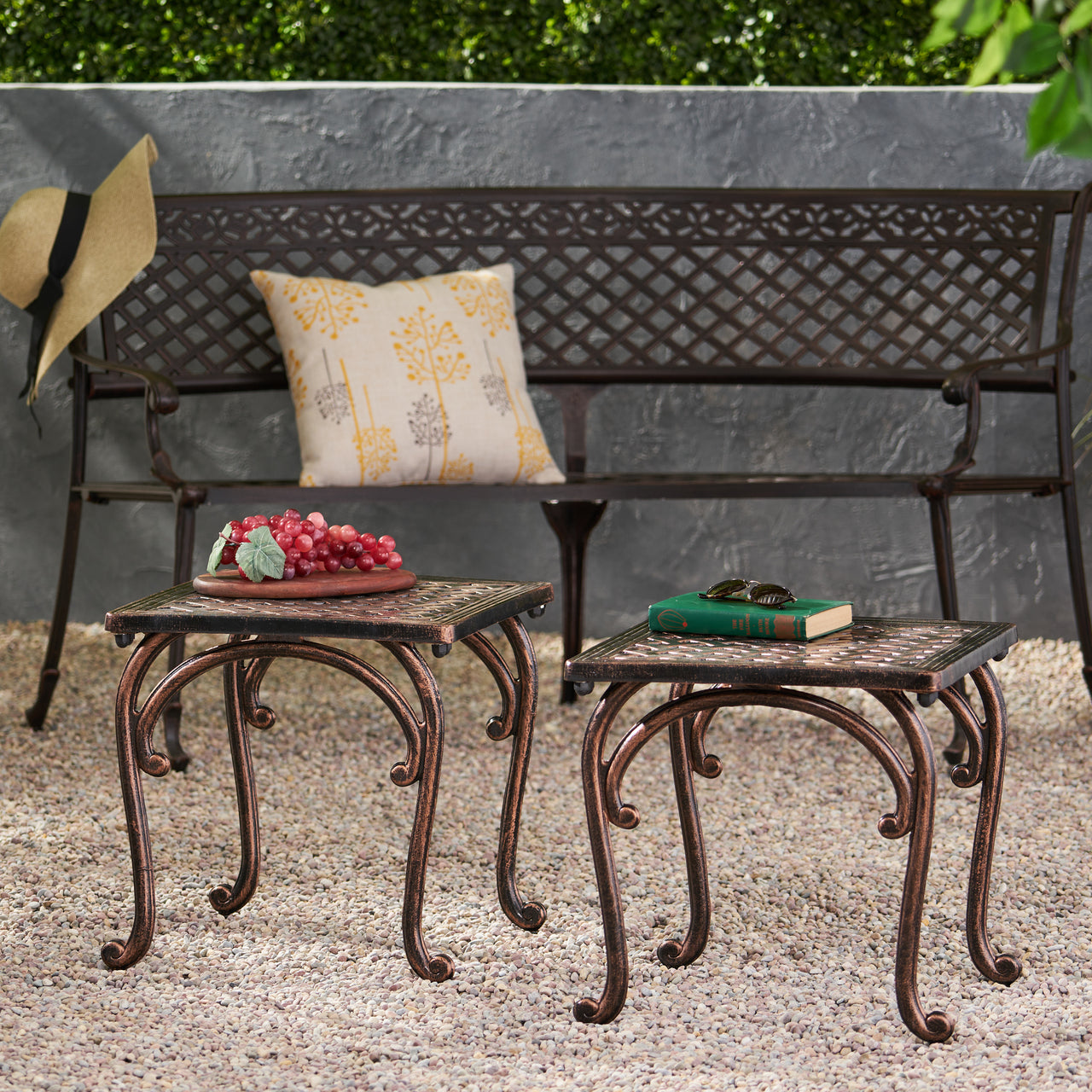 VYLNEXA 18" Outdoor End Table