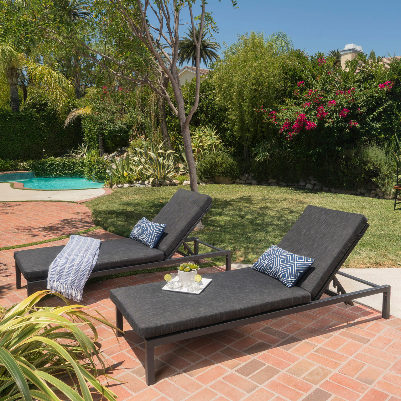 XELTOR 77" Outdoor Chaise Lounge