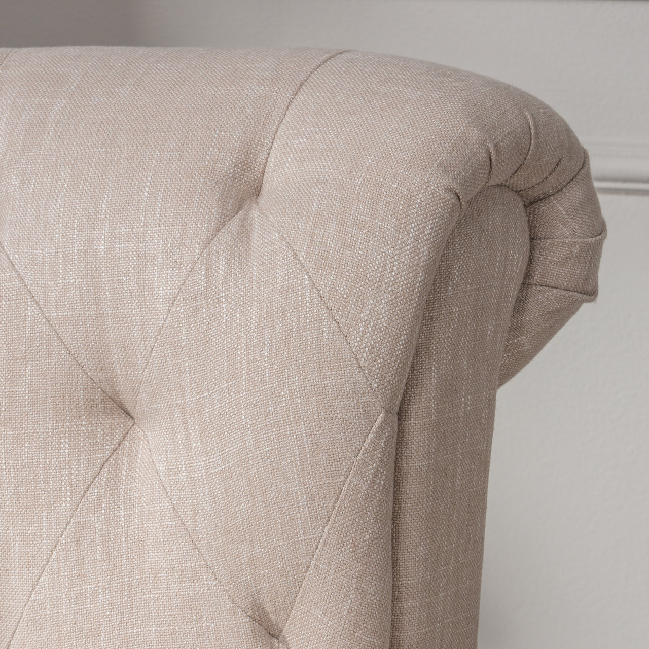 XORVANTEX 35" Tufted Chair