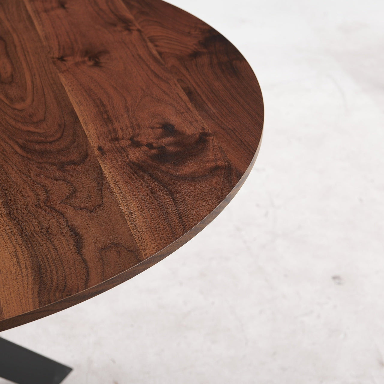 VURTONX 42" Dining Table
