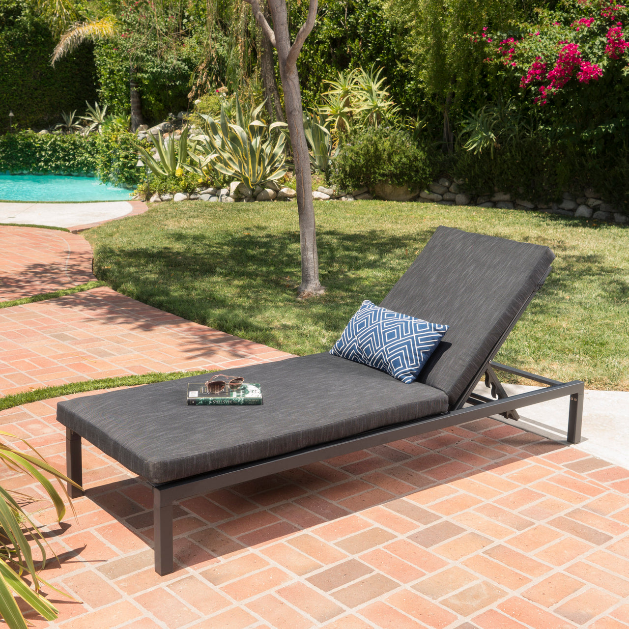 XELTOR 77" Outdoor Chaise Lounge