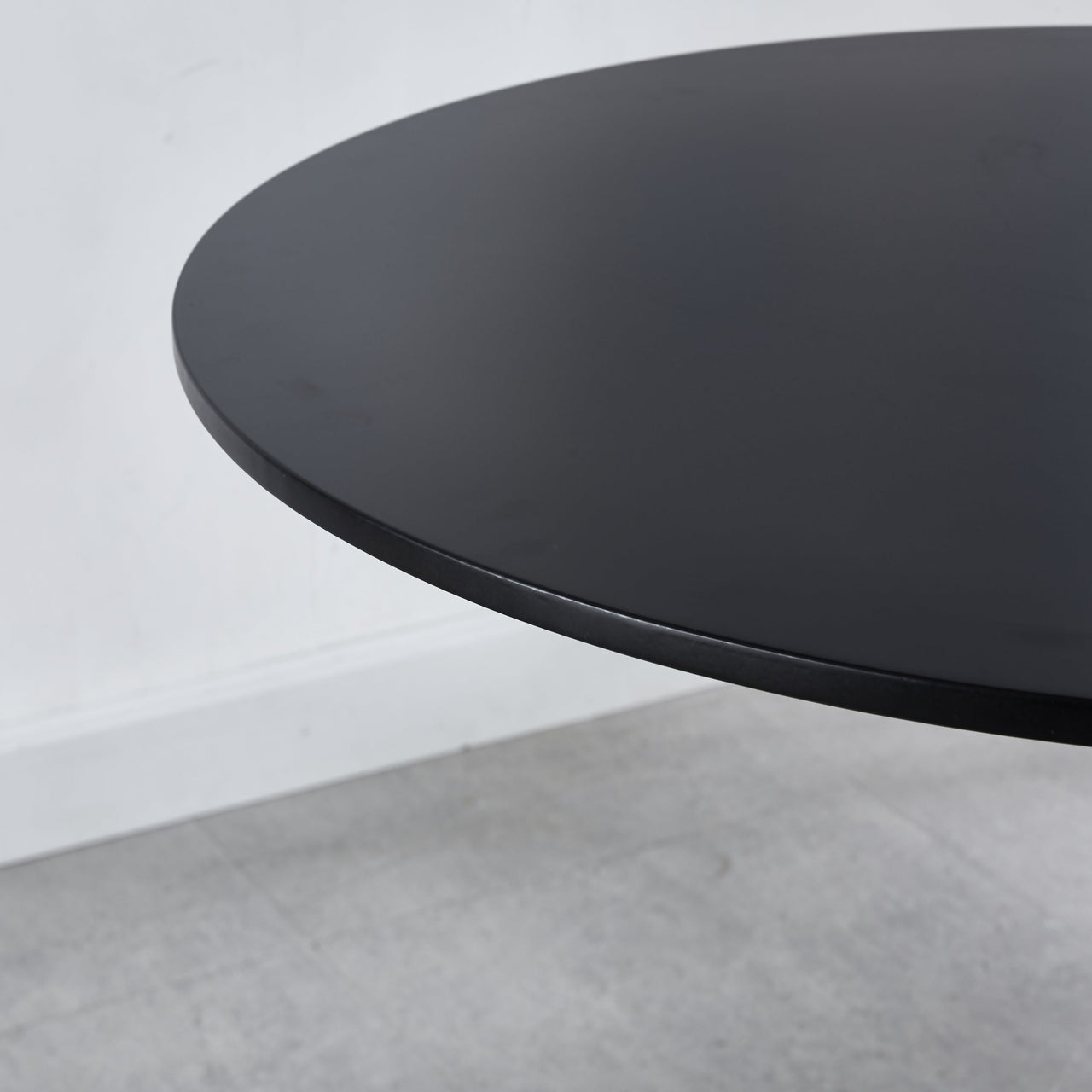 DREXIL 31" Tulip Table