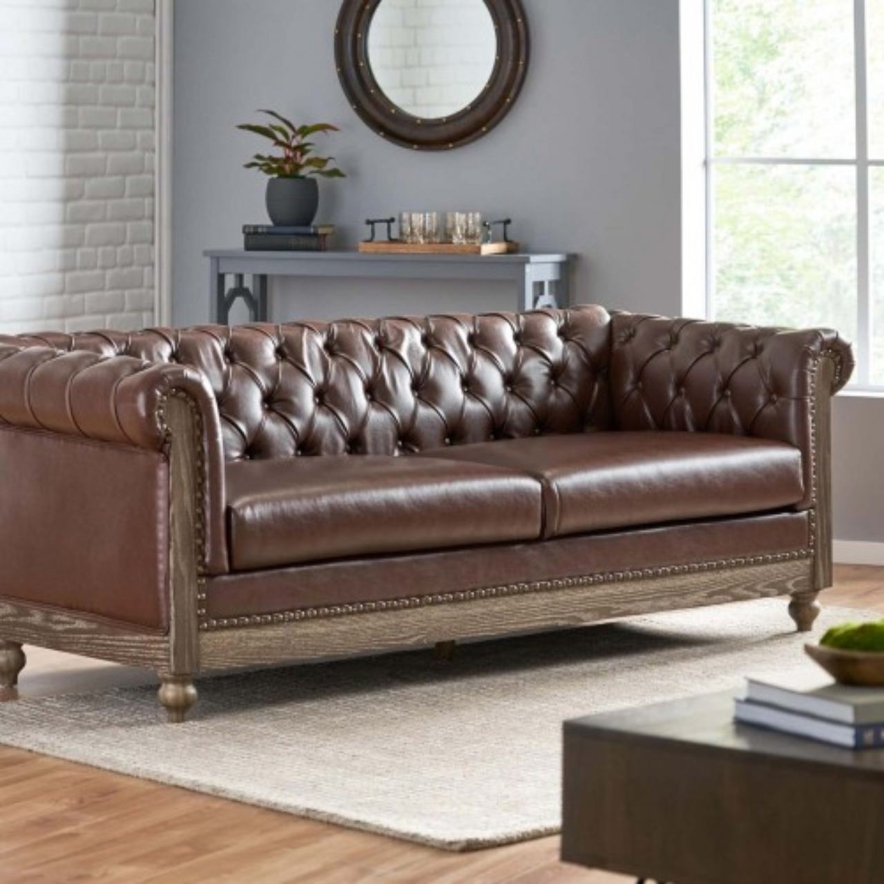 SOLIS Chesterfield Sofa