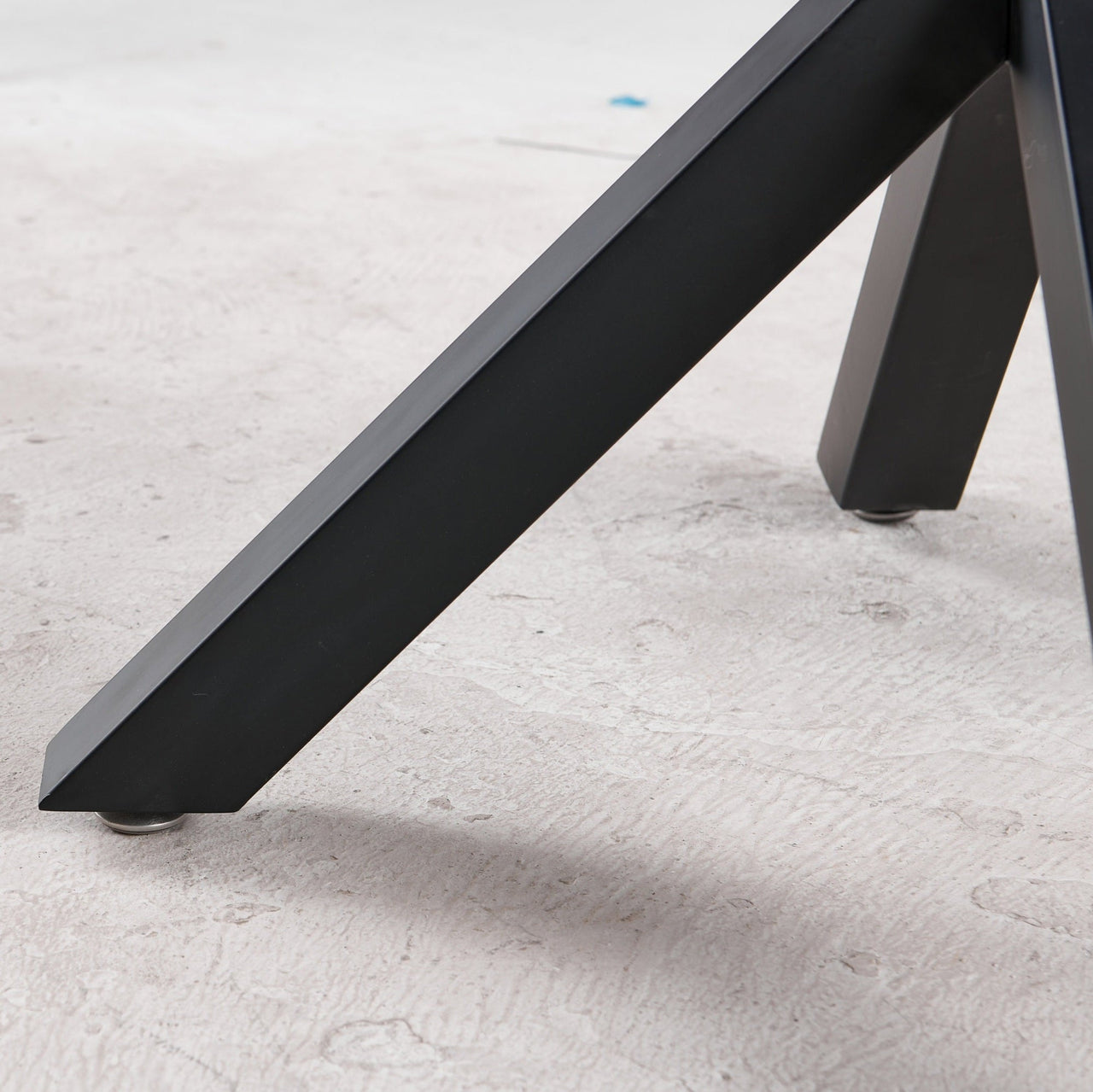 VURTONX 42" Dining Table