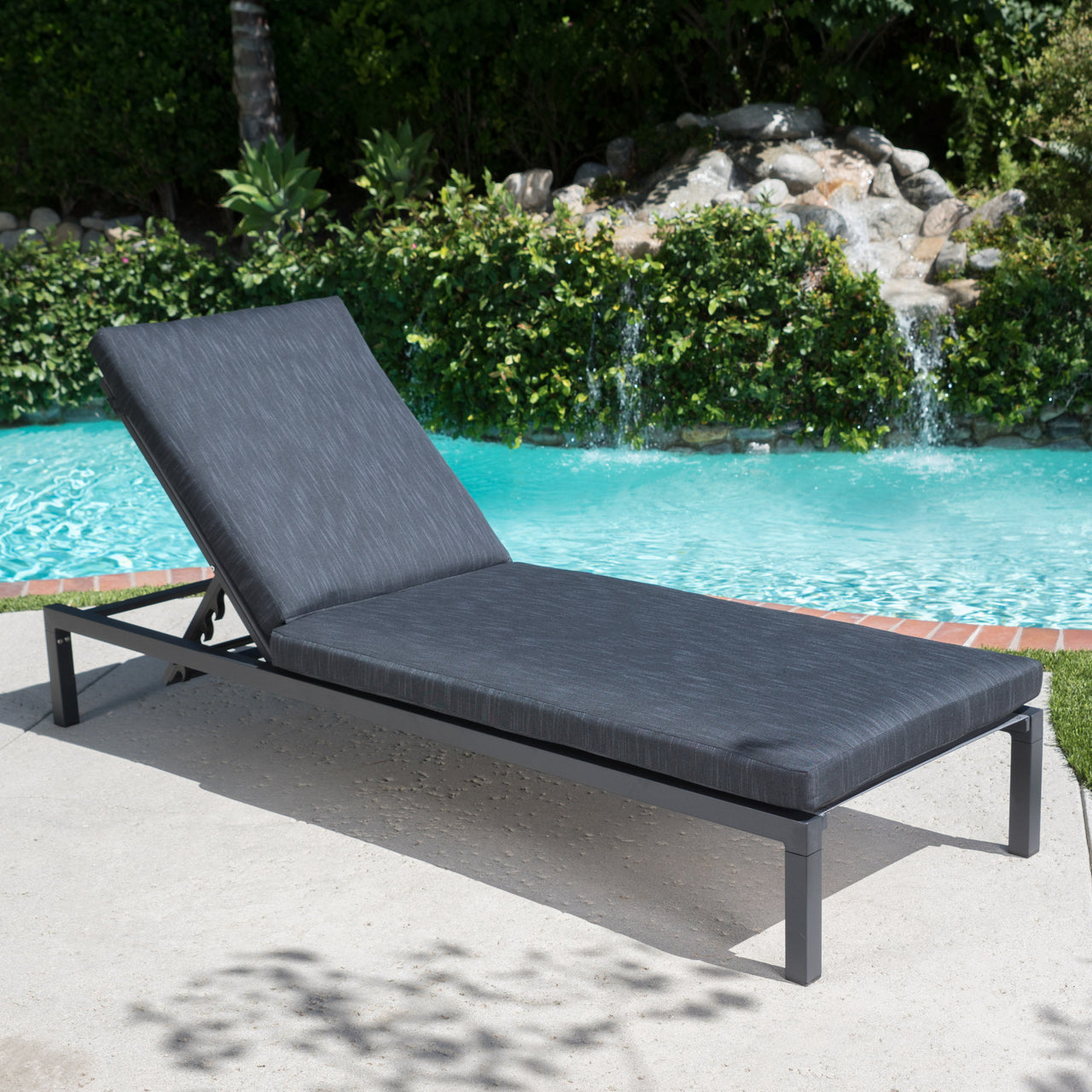 XELTOR 77" Outdoor Chaise Lounge